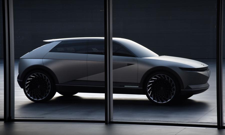  Hyundai 45 EV Concept 2019 года  (фото 4 из 14)